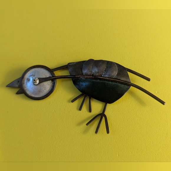 🐦 Vintage Brass Metal Green Bird Brooch Pin Eclectic Whimsical Figural - Picture 4 of 5